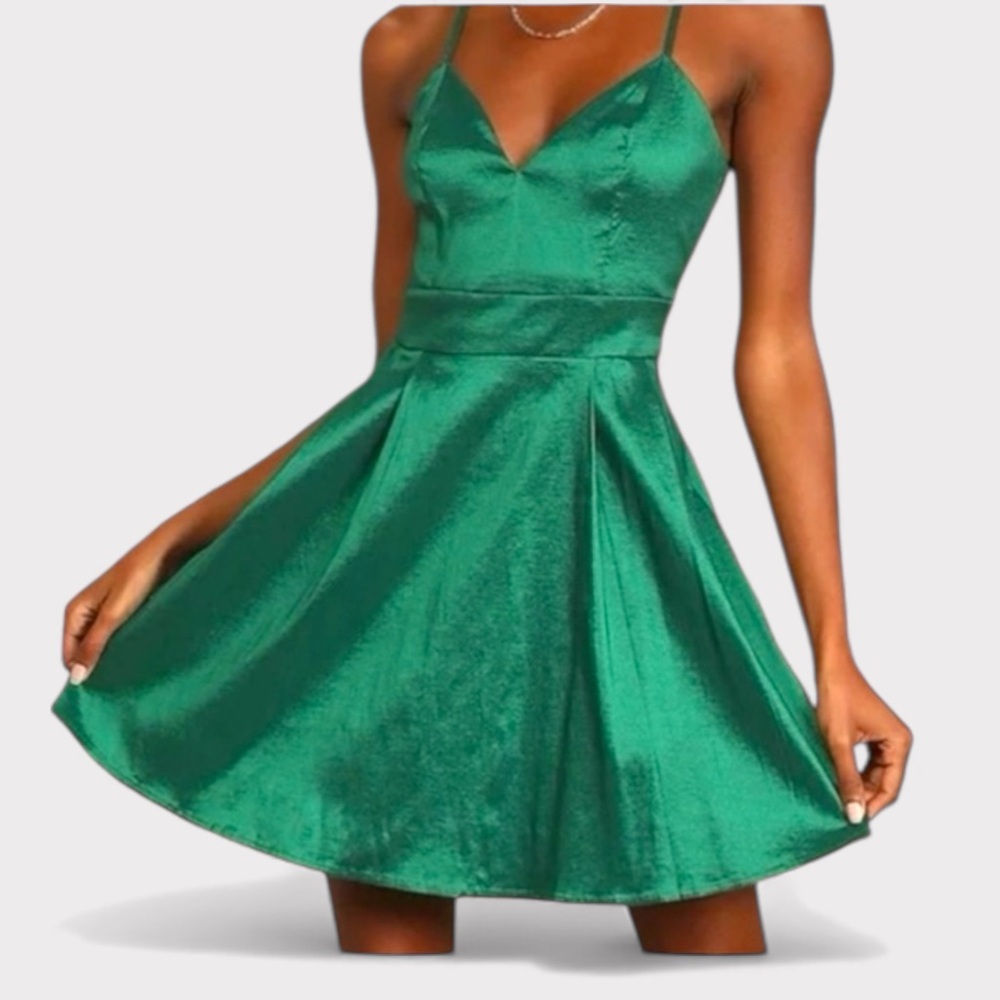 NWT Lulu's Shiny Emerald Green Skater Dress, Flirty Mini Dress, Iridescent Sheen